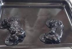 Nasconde i controller PS4 nel forno: la moglie li cuoce per sbaglio