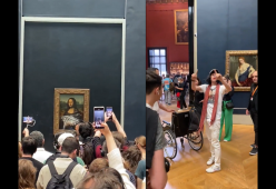 Lancia una torta sulla Gioconda in nome dell’ambiente
