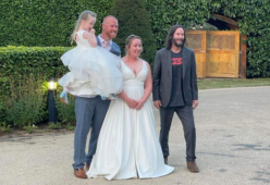 Sconosciuti Invitano Keanu Reeves al matrimonio e lui si presenta davvero