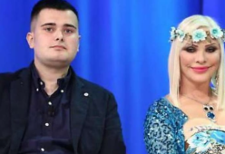 Cicciolina parteciperà all'isola dei famosi insieme al figlio
