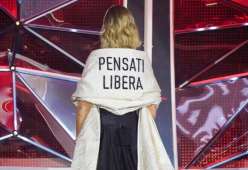 Chiara Ferragni e il caso di plagio del vestito Dior “Pensati libera”