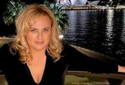 L'attrice Rebel Wilson ha perso ben 75 kg (e lo mostra sui social)