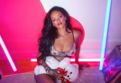 Rihanna, dopo essere tornata single, infiamma la rete con scatti bollenti