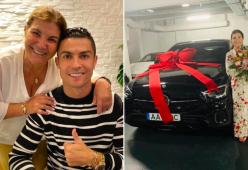 Cristiano Ronaldo regala un’auto di lusso alla madre (e un mazzo di fiori)