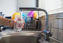 Birra e vodka dai rubinetti: intasano la rete idrica con 6mila litri di alcol