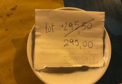 Sconto di 50 cent su 300€: corrispondente del Wall Street Journal  posta la foto su Twitter
