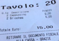 Scontrino shock a Firenze: "15 euro per due cappuccini e due brioches"