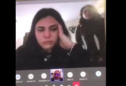 Il professore urla durante l'esame e la mamma dell'allieva interrompe l'interrogazione