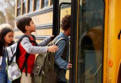 Scuolabus: per tragitti sotto i 15 minuti niente distanziamento