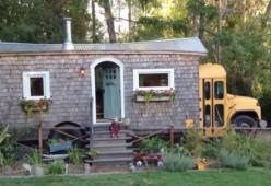 Comprano uno scuolabus e lo trasformano in un cottage: l’idea di una famiglia