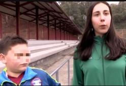 Insulti sessisti per l'arbitro donna, ma il portiere di 11 anni la difende e ferma la partita