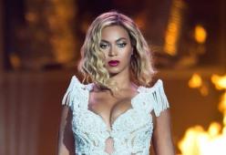 Beyoncé, citata in giudizio per il concept di “Lemonade”, che nel frattempo raggiunge le 6 milioni di copie vendute. 