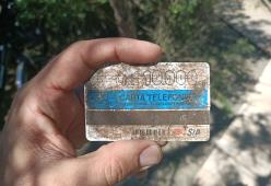 Uomo trova una scheda telefonica del 1994: un vero reperto