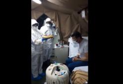 Coronavirus, a Piacenza i medici portano una torta al paziente per il suo compleanno: il video commovente