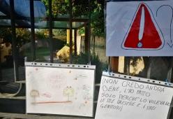 Bimba scrive "Andrà tutto bene" ma dopo qualche giorno ci ripensa