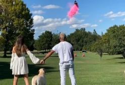 Gianluca Vacchi sceglie un elicottero per sapere il sesso del figlio