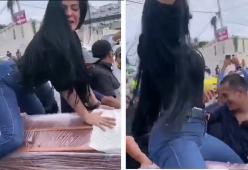 Vedova twerka sulla bara del marito assassinato: il video scatena la polemica