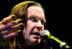 Ozzy Osbourne: cacciato di casa per le sue "scappatelle"

