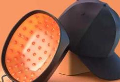 Questo cappello da baseball farebbe (ri)crescere i capelli