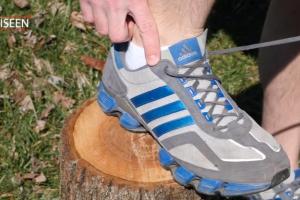 A cosa serve il buco extra sulle scarpe da tennis? A cosa serve il buco extra sulle scarpe da tennis?