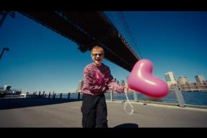 Ed Sheeran - Azizam (Pink Heart Video)
