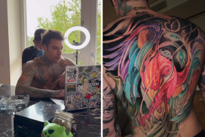 Fedez, il nuovo tatuaggio: ultimata l’araba fenice sulla schiena