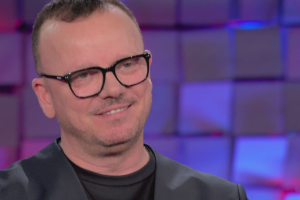 Gigi D’Alessio: “Cantare in pubblico? Mi imbarazza ancora oggi”