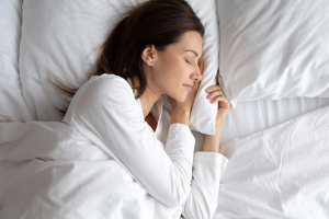 Cosa mangiare per dormire meglio e svegliarsi davvero riposati