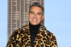 Robbie Williams: “Ho la Tourette, esibirmi dal vivo mi terrorizza”