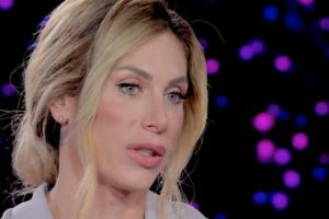 Paola Caruso parla del figlio: “Il senso di colpa mi devasta”