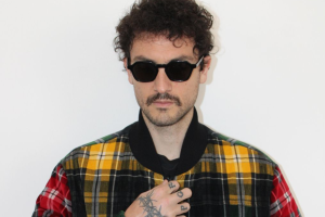 Carl Brave, le date e la scaletta del tour “Notti Brave Amarcord”