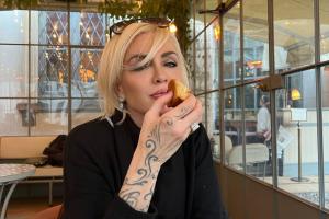 Paola Barale a 60 anni: “Sono fortunata, sono ancora croccante” Paola Barale a 60 anni: “Sono fortunata, sono ancora croccante”