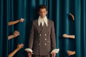 Mika, fuori il suo nuovo singolo “Modern Times”: testo e significato Mika, fuori il suo nuovo singolo “Modern Times”: testo e significato