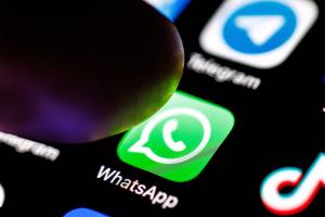 Sticker WhatsApp con le facce: si rischia denuncia e multa salata