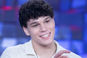 Chi è Nicolò Filippucci, da Amici 24 a Sanremo Giovani con “Laguna”