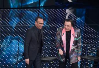 Sanremo 2016, Frassica dalle risate alla canzone sui migranti
