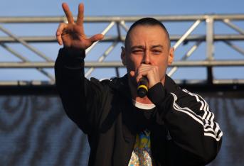 Fabri Fibra annuncia l'uscita del suo ottavo album