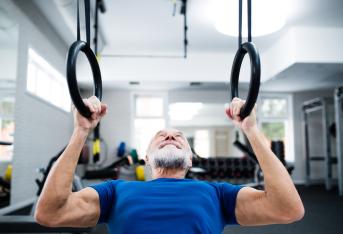 Il body builder più anziano del mondo? Un bisnonno di 84 anni