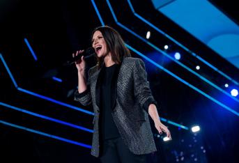 Laura Pausini: durante il concerto le sfugge una parolaccia