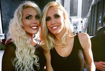 Ilary Blasi e la foto con la sua sosia... sono identiche