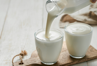 Latte scaduto: 6 idee utili per riutilizzarlo in modo sostenibile