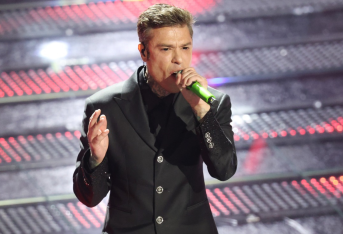 Sanremo: di cosa parla “Battito” e perché Fedez aveva le lenti nere?