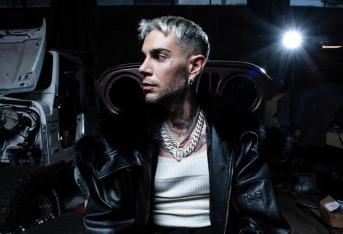 Emis Killa a 105 Take Away: “Musica Triste” tra rap, emozioni e collaborazioni