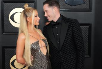 Ecco il figlio di Paris Hilton: nato a gennaio lo ha presentato solo ora sui social