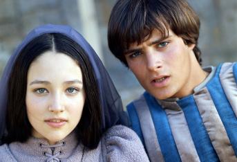 Gli attori ormai settantenni di Romeo e Giulietta denunciano la Paramount per le scene di sesso da minorenni