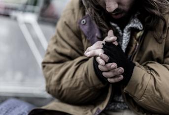 Mamma e figlio su una panchina da 4 mesi: l'appello a Pomeriggio 5