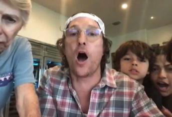 Matthew McConaughey organizza il bingo online per gli anziani da soli
