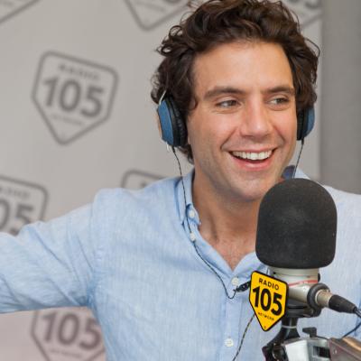 Mika da Max Brigante per una chiacchierata nel salotto di 105 MI CASA PT2