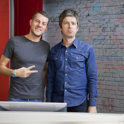Noel Gallagher in 105 Mi Casa da Max Brigante 