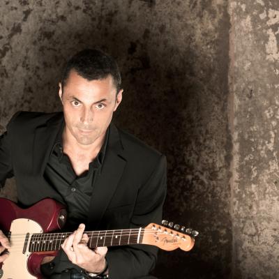 Alex Britti e la chitarra, un amore che dura 40 anni